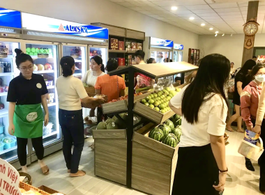 Hình Ảnh Khách Hàng Mua Hàng Tại CoCoGarden